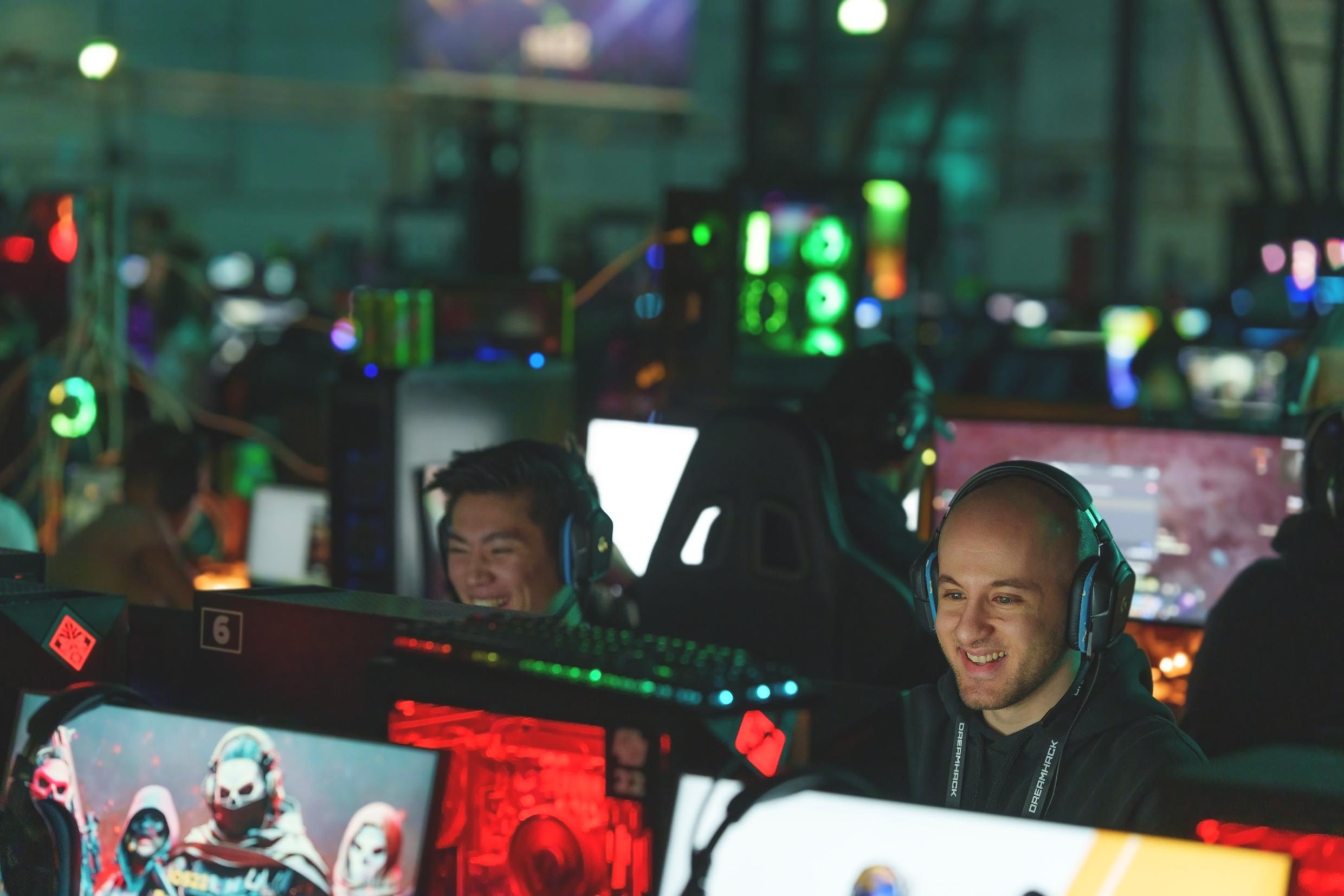 People at a LAN sit in front of computer screens.