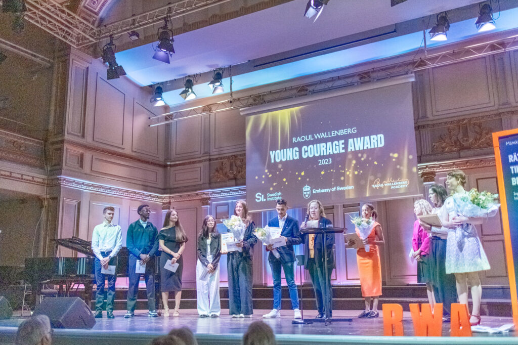 The winners of Young courage award 2023 on stage. 
